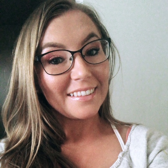 Meet your Posher, Cybil - Picture 4 of 4